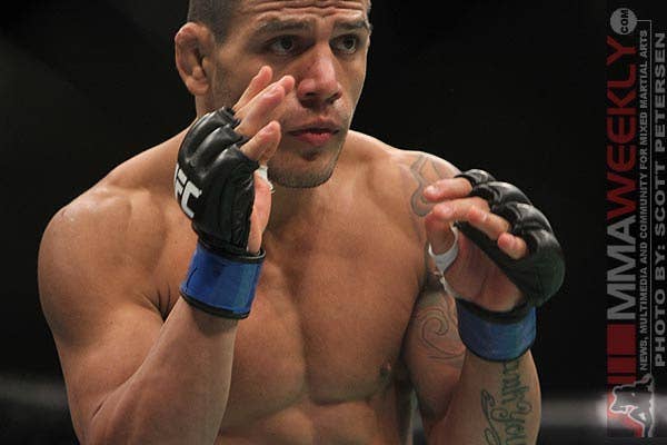 UFC 154 Results: Rafael dos Anjos Brutalizes Mark Bocek, Earning Unanimous Nod
