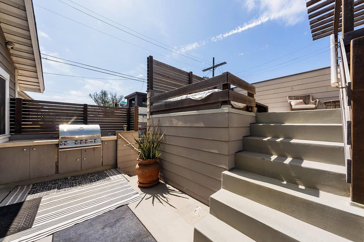 Ronda Rousey looking to offload $1.8 million Los Angeles home - MMA Weekly