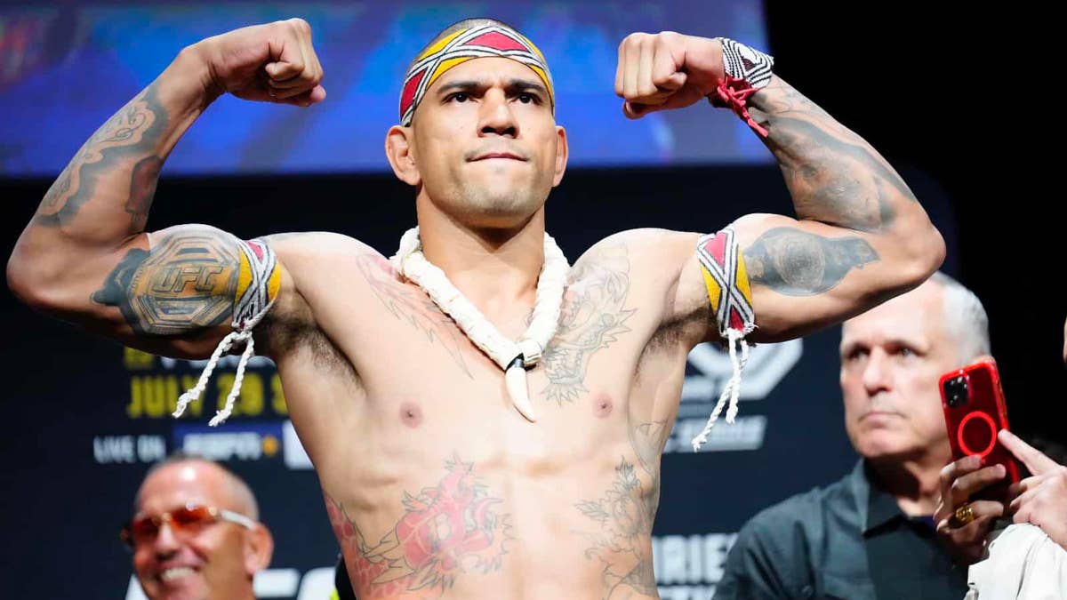 Alex Pereira announces UFC return