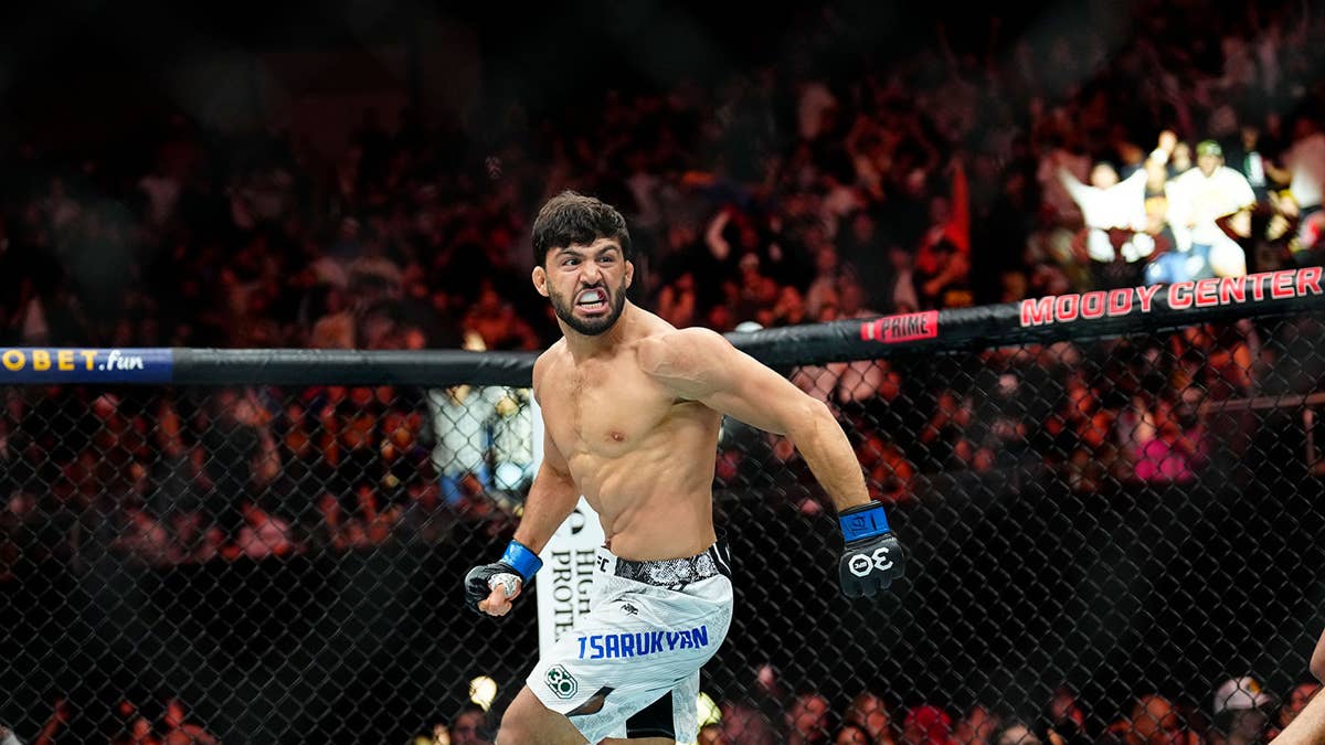 Arman Tsarukyan lands elbow knockout on Mauricio Ruffy at UFC 331