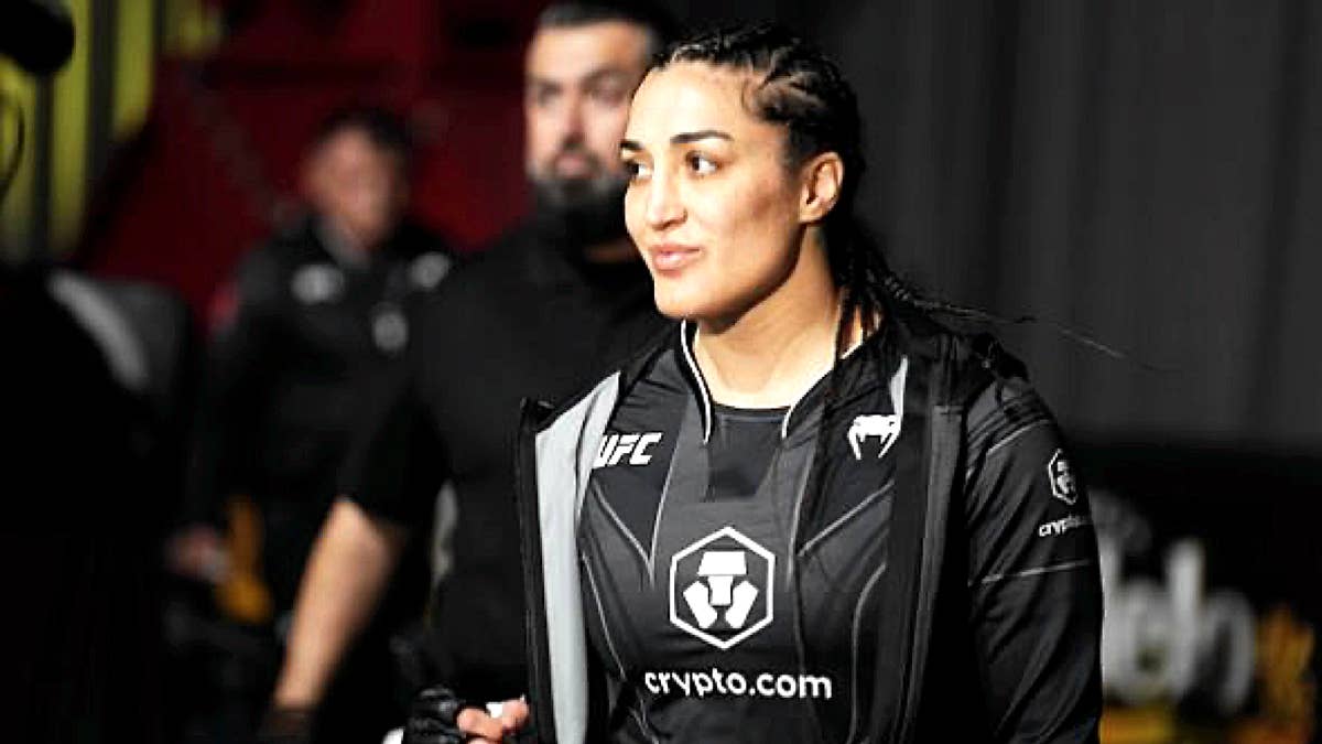 Tatiana Suarez submits Loopy Godinez at UFC 327