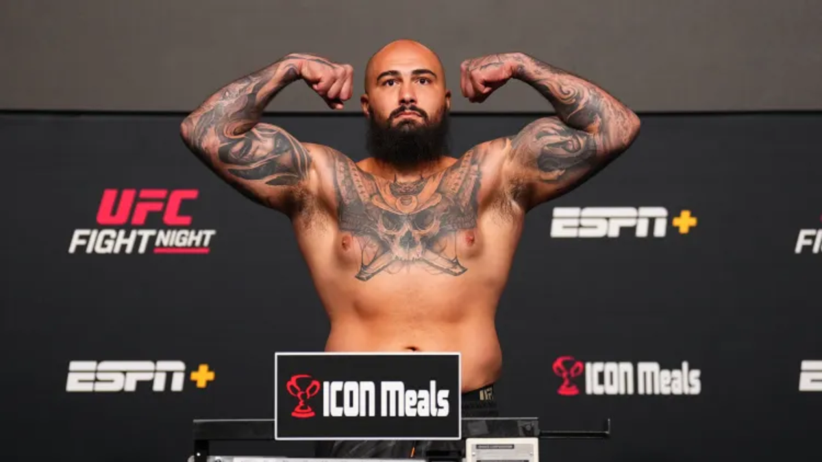 Sean Sharaf knocks out Gable Steveson at UFC 331
