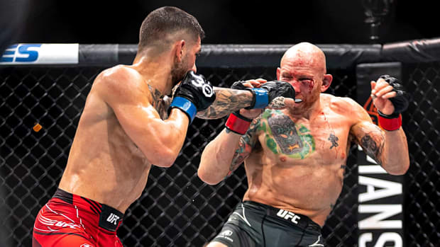 Ilia Topuria outclasses Josh Emmett in UFC Jacksonville main event