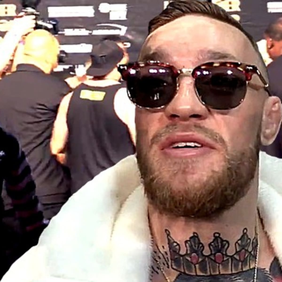 Conor McGregor Confronts Mayweather s Juice Heads for