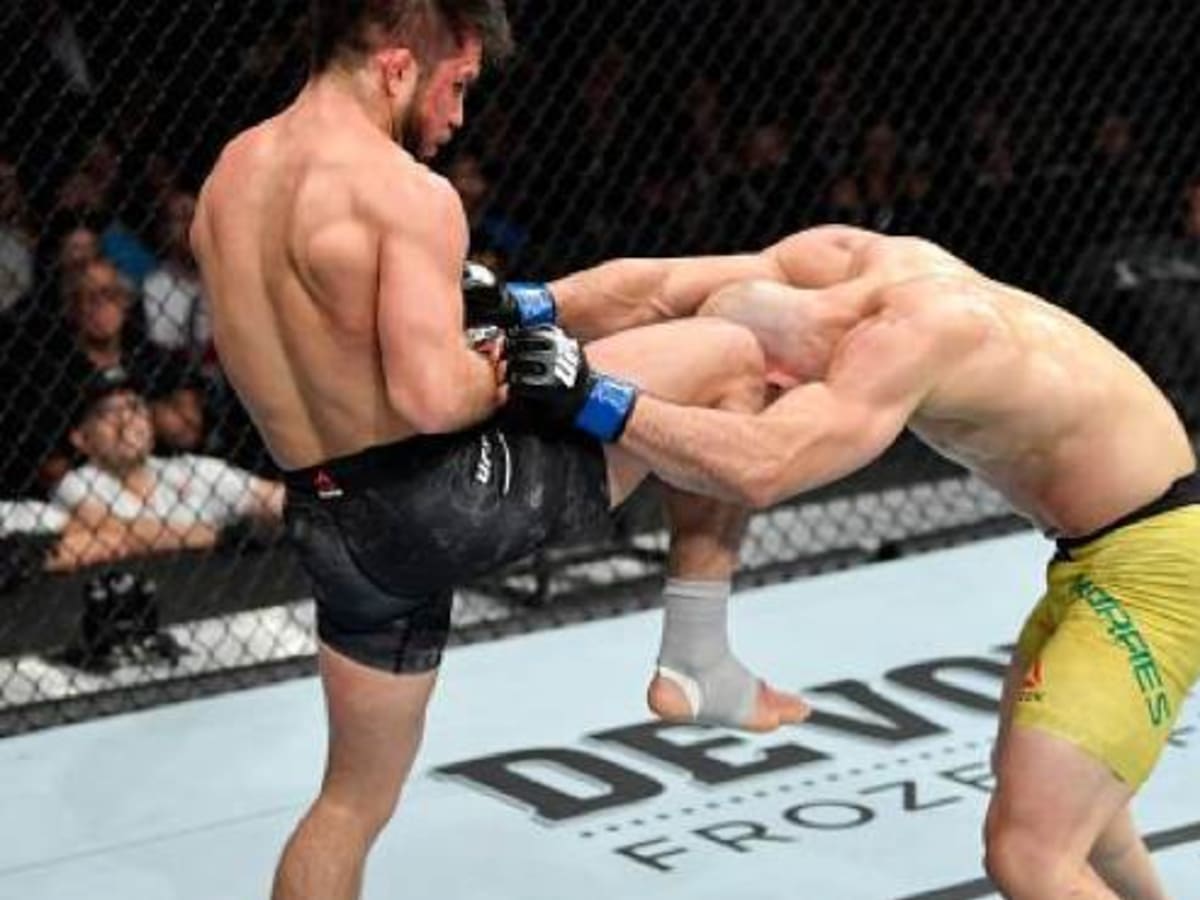 Watch Henry Cejudo finish Marlon Moraes to win bantamweight title UFC 249 Free Fight MMAWeekly UFC and MMA News Results Rumors and Videos