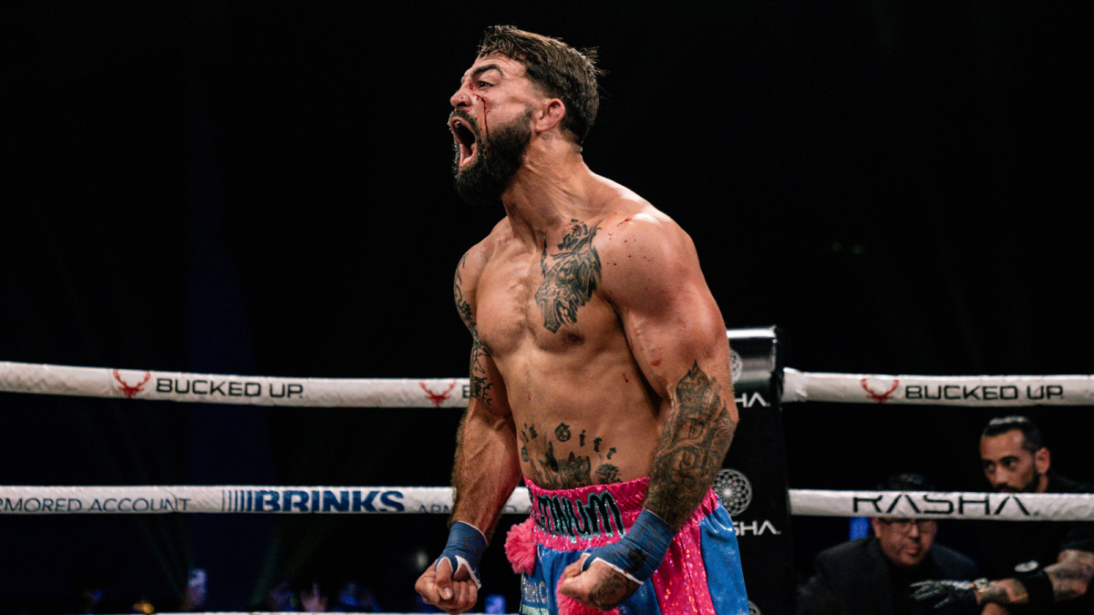 Mike Perry stops Thiago Alves in a minute at 'KnuckleMania 4'