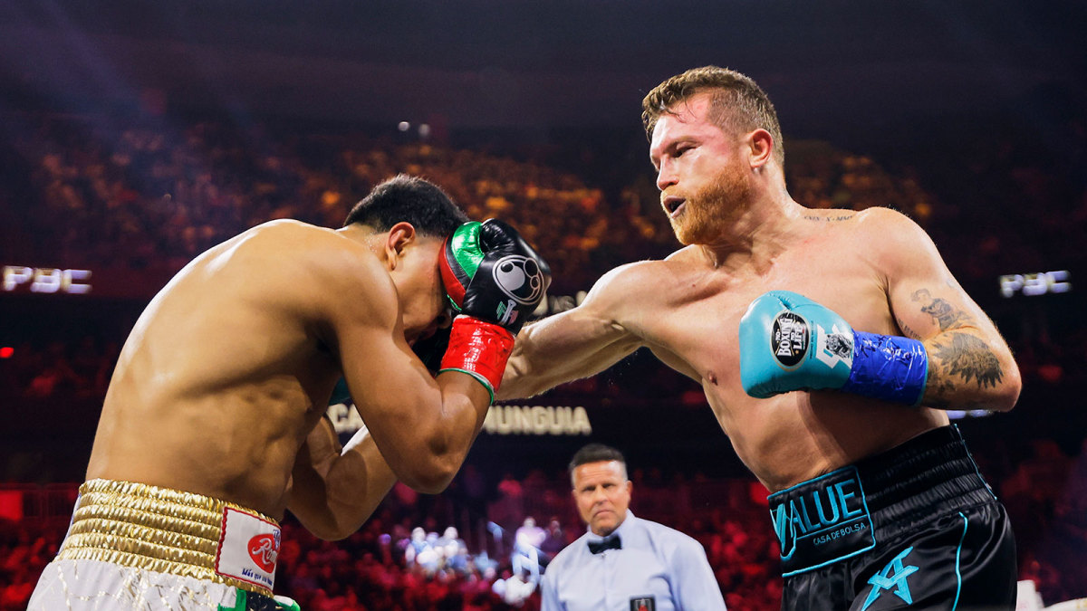 Canelo Alvarez lands huge knockdown, cruises to decision win over
Jaime Munguia