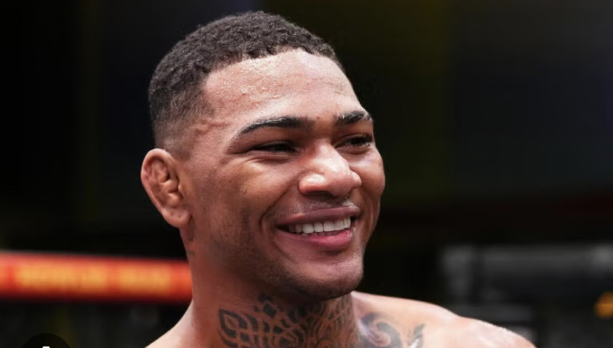 Michael Morales stops Gilbert Burns in the first round
