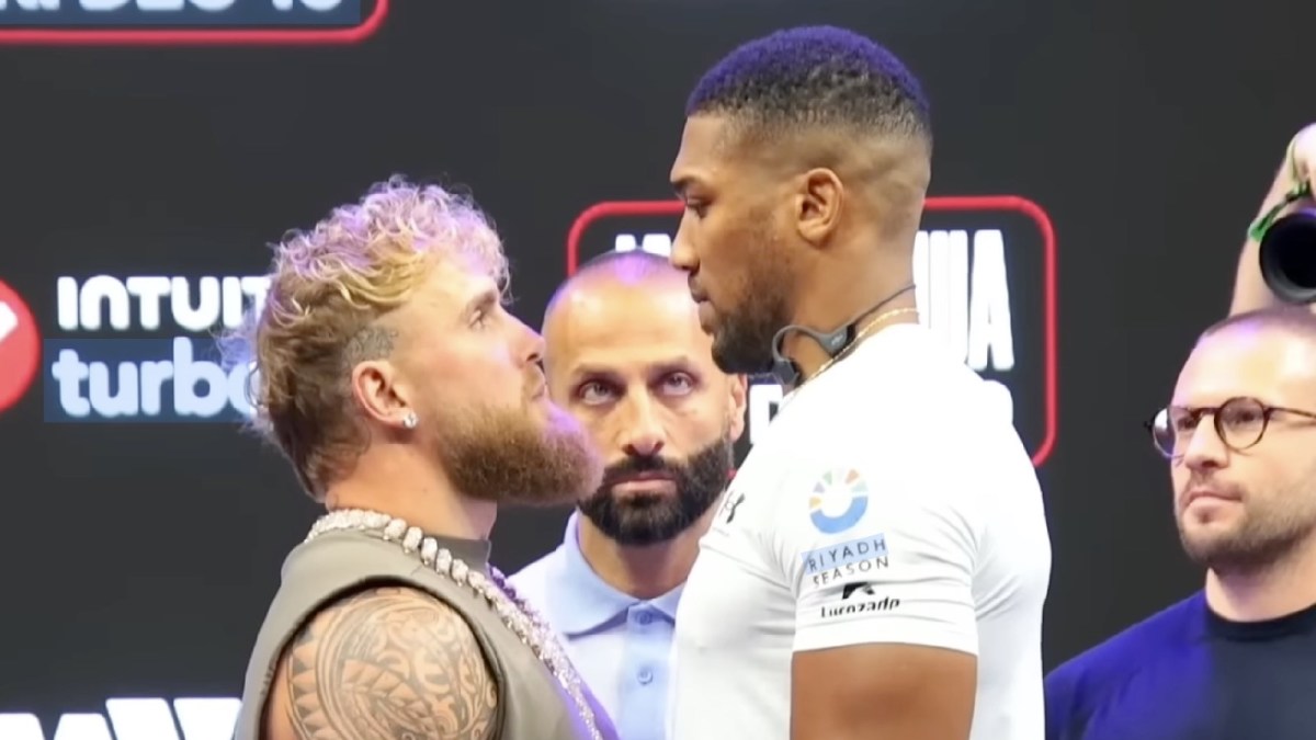 Anthony Joshua towers over Jake Paul in first face-off | Video