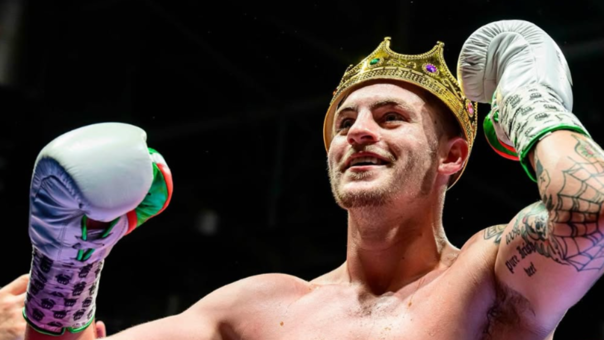 ‘King’ Callum Walsh scores stunning first round knockout win