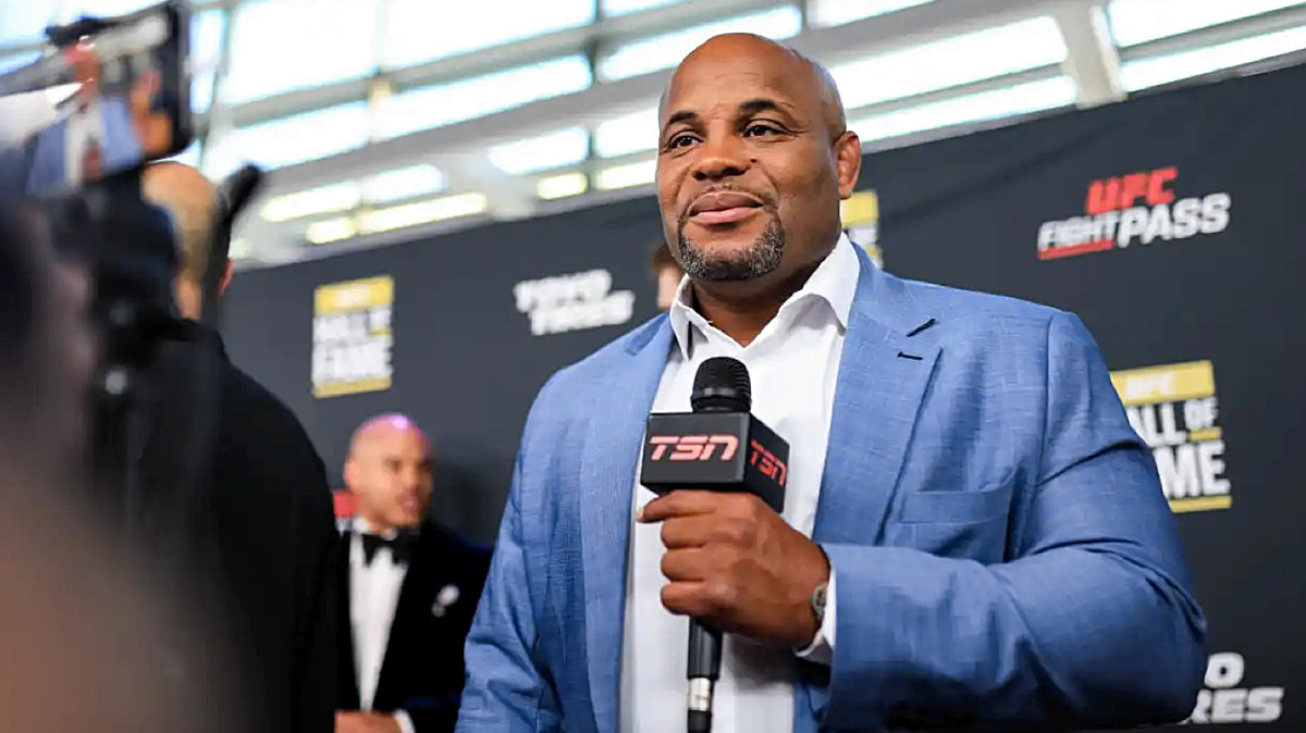 Daniel Cormier wants Conor Mcgregor vs. Michael Chandler to be for the 165-pound title
