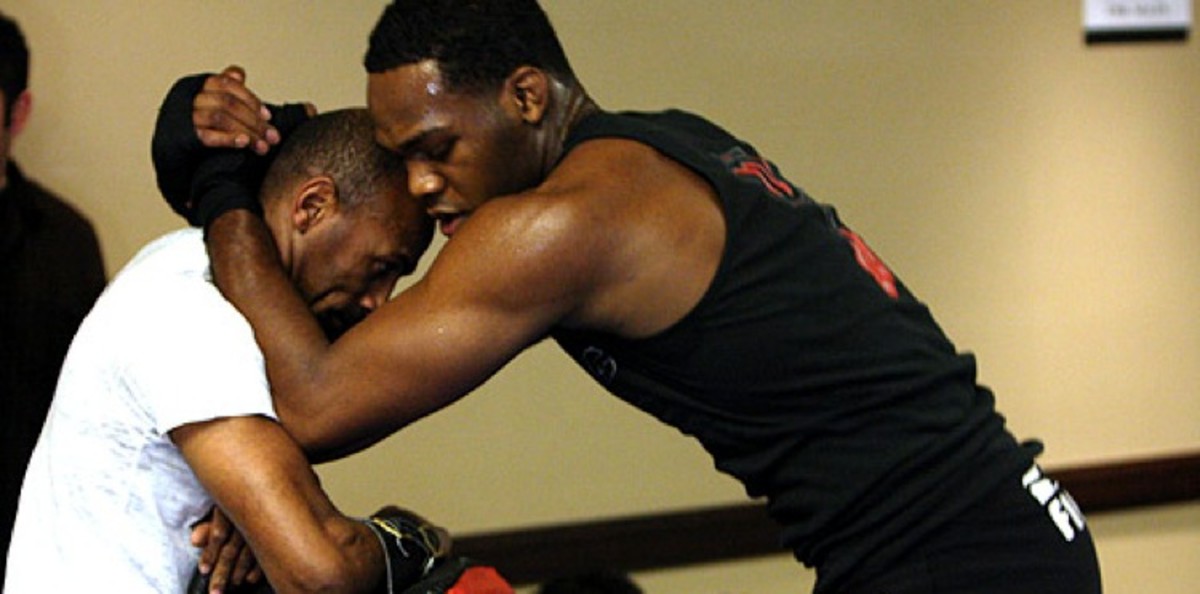 Video UFC Champ Jon Jones Teaches Some of His Kicking Technique