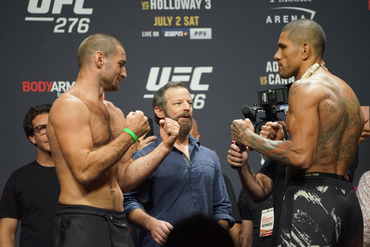 Alex Pereira stuns Sean Strickland with nasty KO, calls out Israel