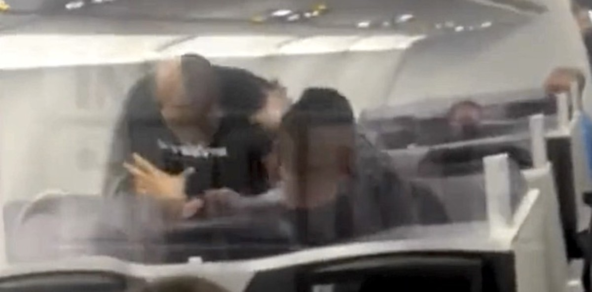Mike Tyson punches unruly airline passenger several times Video