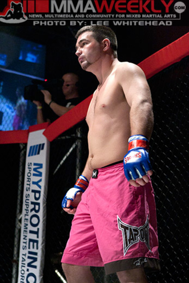 Welterweights Mark Scanlon vs. James Head added to UFC 138 in