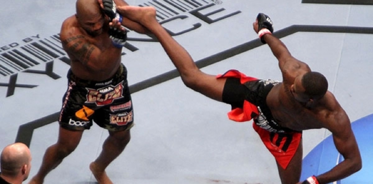 UFC 197 Free Fight Jon Jones Takes Out Rampage in First Title Defense