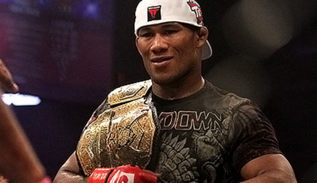 Ronaldo 'Jacare Souza Meets Derek Brunson at Strikeforce Tate vs