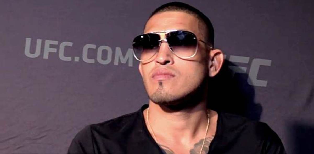 Anthony Pettis outboxes Roy Jones Jr. 🥊 plans MMA return - MMAWeekly ...