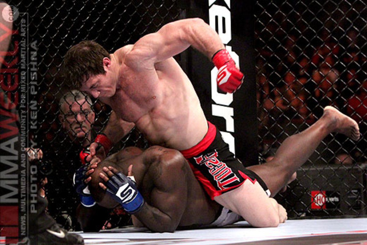 Tim Kennedy unleashes on Melvin Manhoef before he submits him at Strikeforce