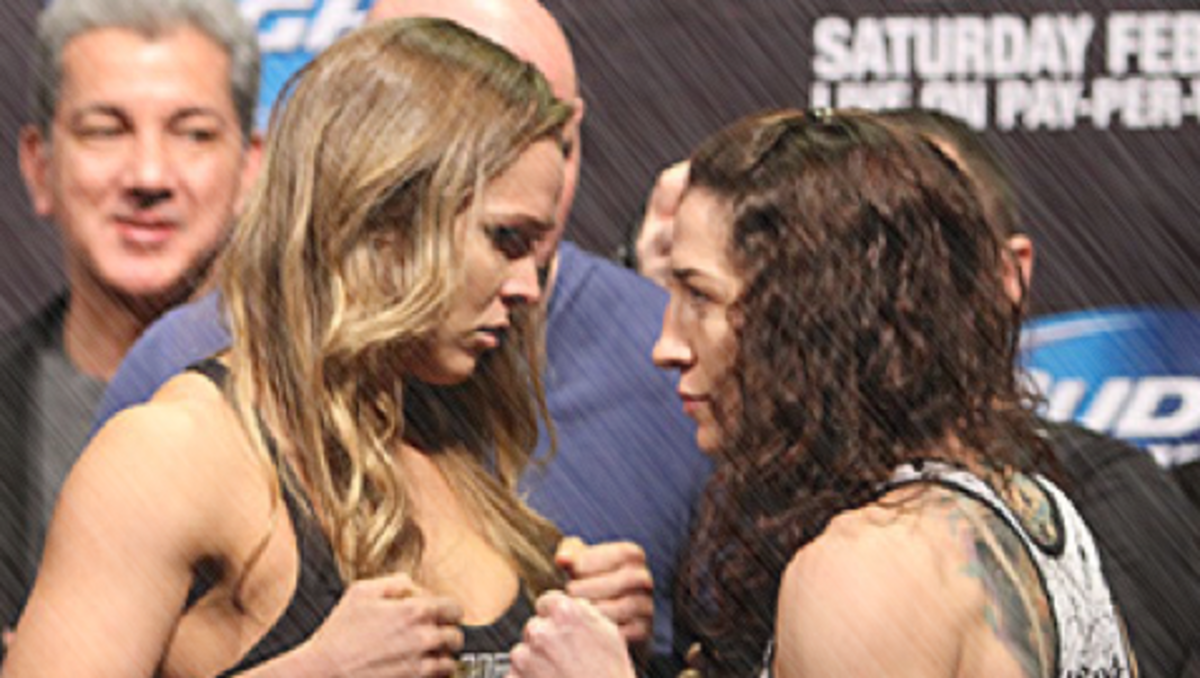 01-Ronda Rousey vs Sara McMann-UFC 170_Rain