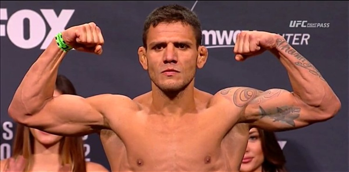 Rafael dos Anjos weigh UFConFOX17_5183